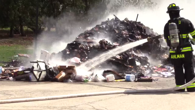 morton-grove-garbage-fire.png 